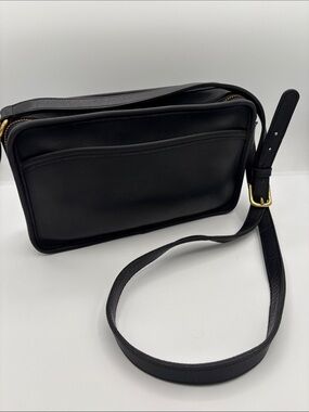 Vintage Black COACH Swagger Glovetanned Leather Crossbody Bag - Classic